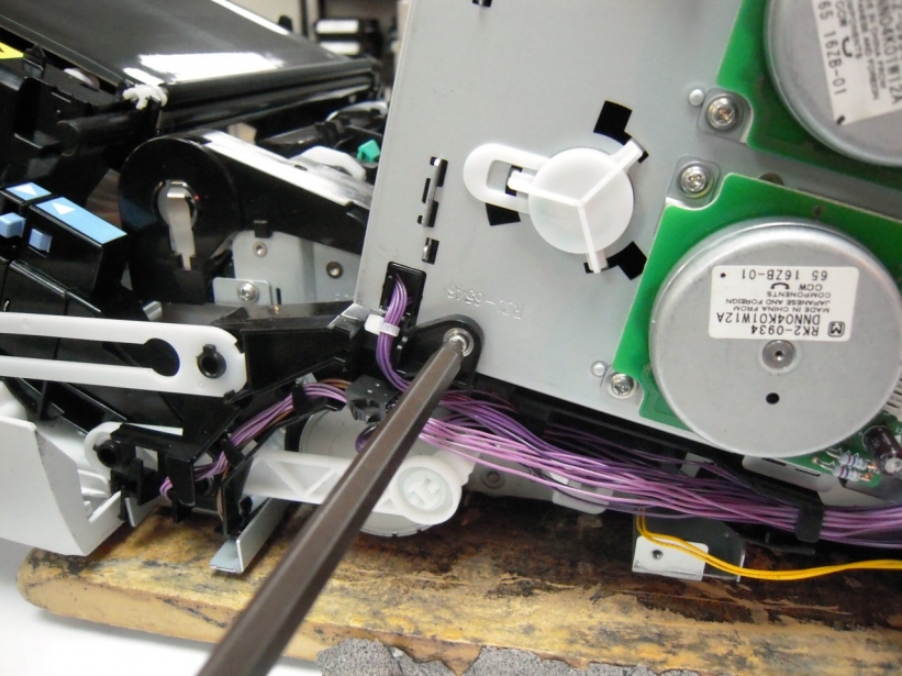 gallery/downsize_1280_0-lj-300036003800-lock-lever-right-and-left-side-removal-pic-027.jpg-lj-300036003800-lock-lever-right-and-left-side-removal-pic-027